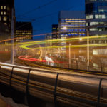 lichtsporen van de tram bij de netkous in Den Haag